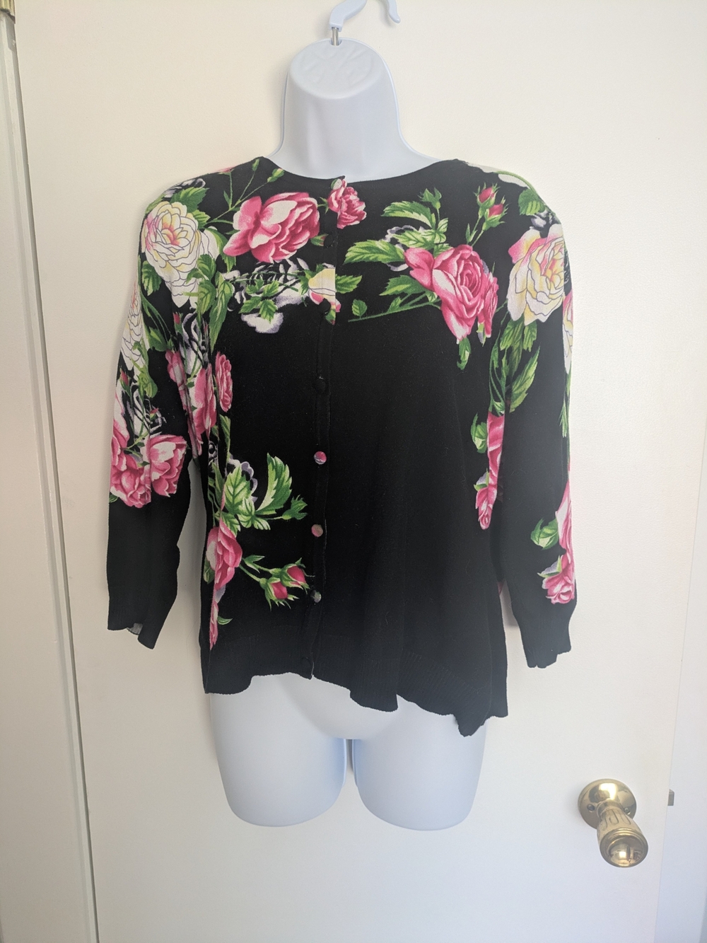Notations Floral Print Button-Front Cardigan - Black with Pink Roses Wmn's Sz L